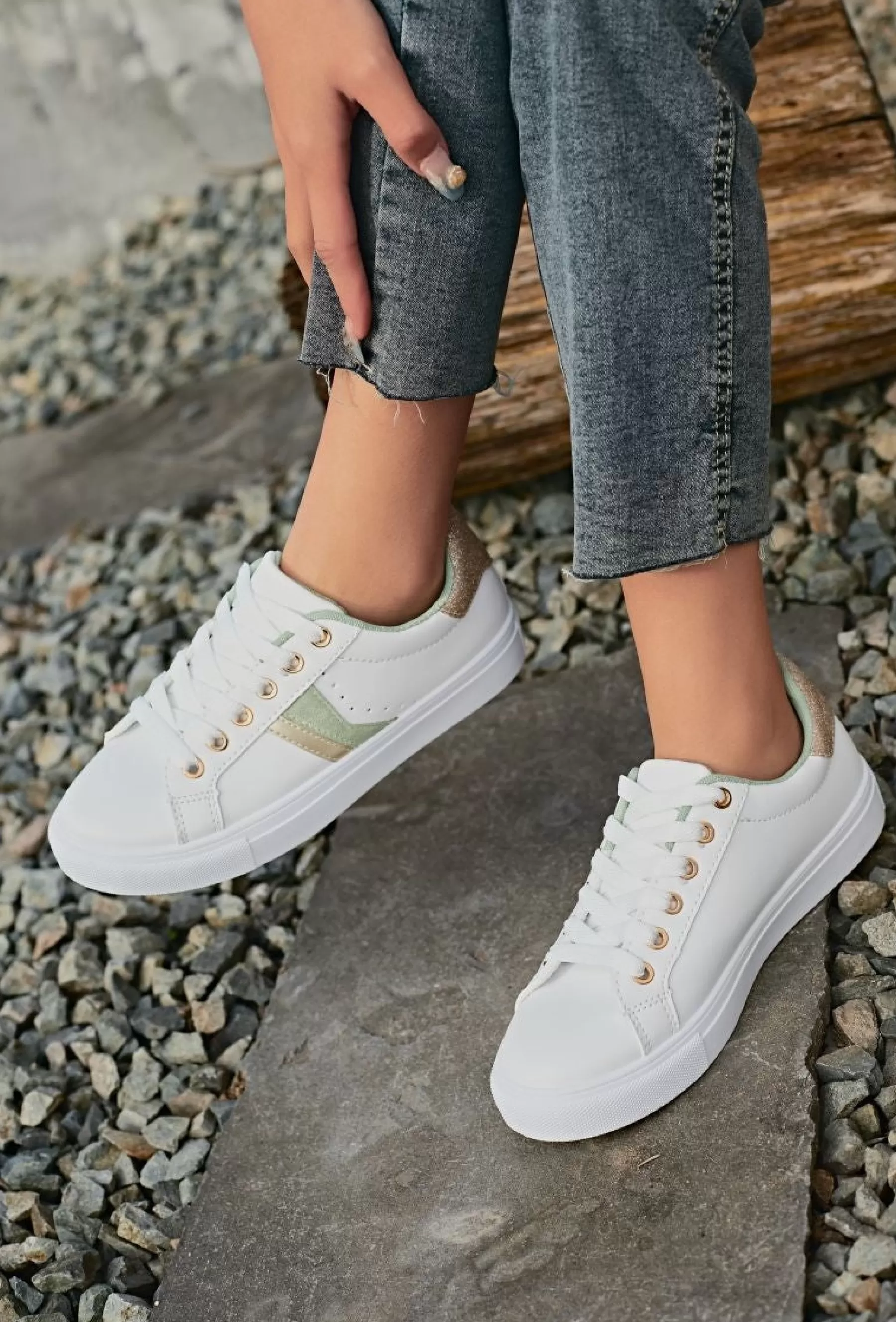 Sneakers<* Ashley Sneakers 8926 White/Light Green