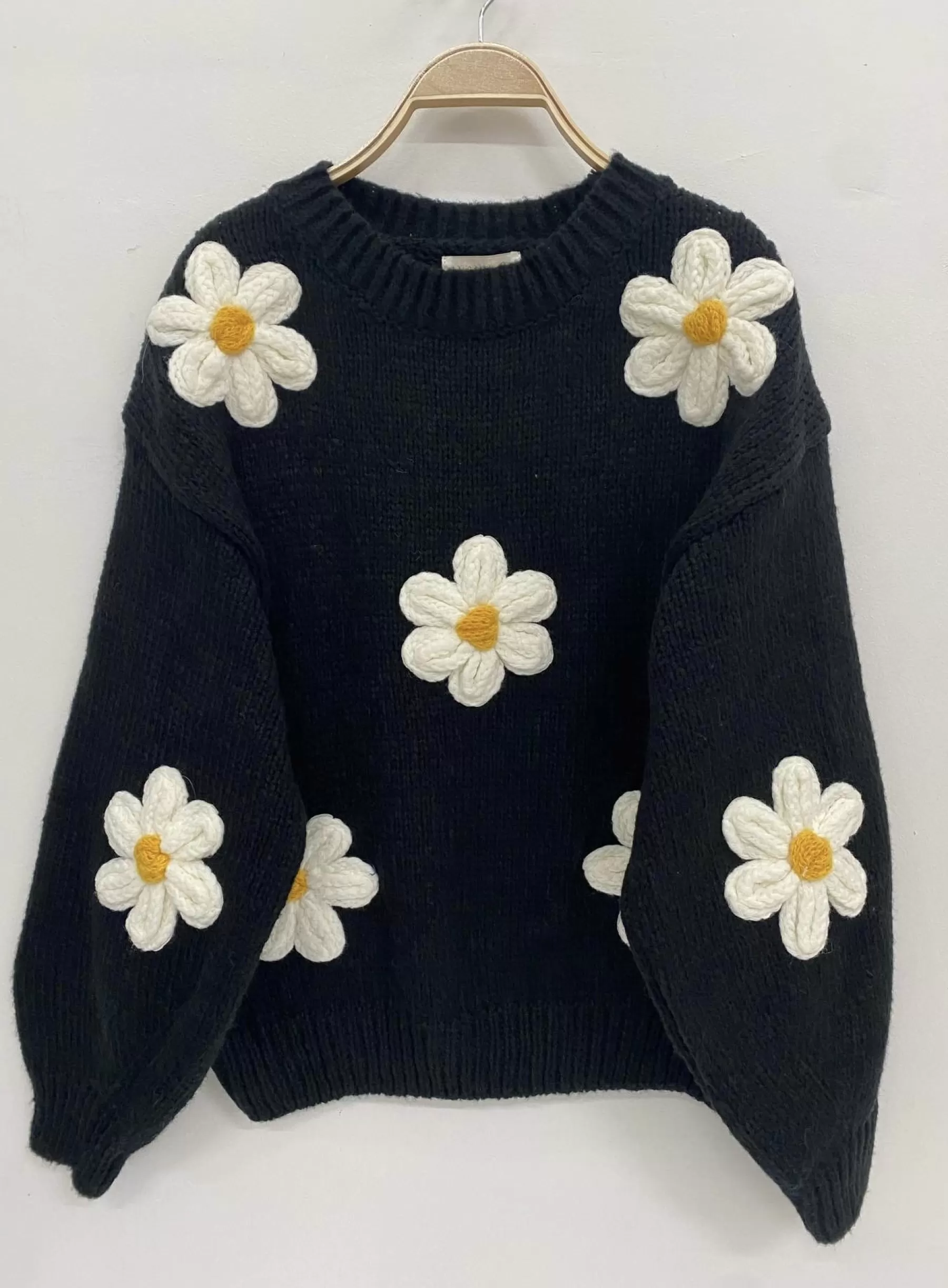 Strik<Gown Isa Margurit Pullover Med Handlavet Blomster Black