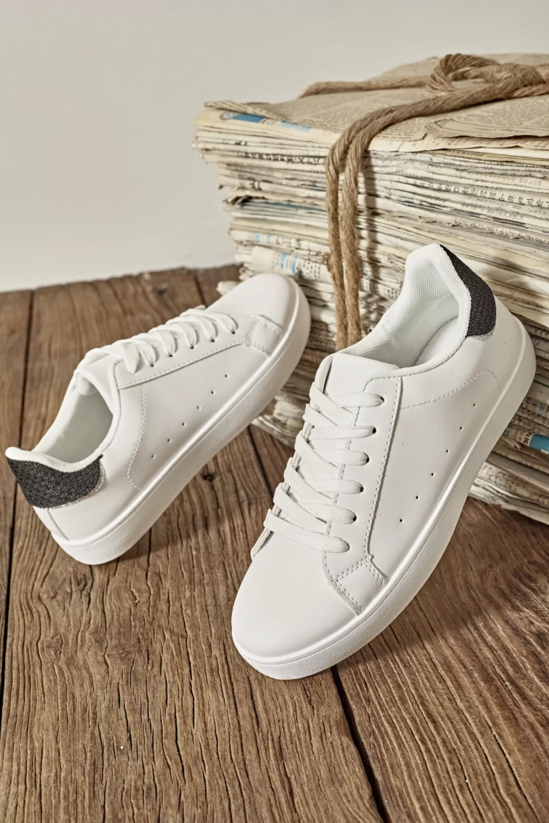 Sneakers<* Luna Sneakers 8910 White/Black